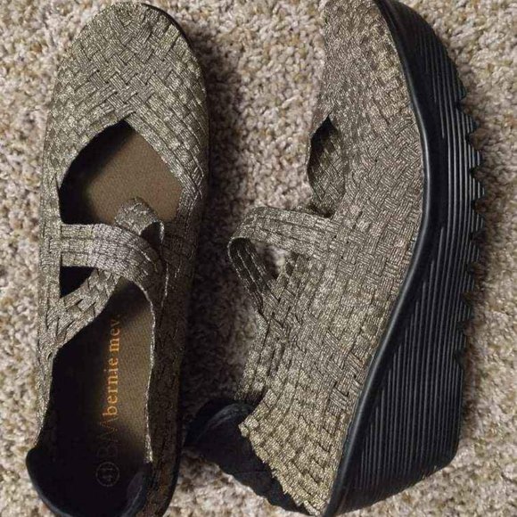 Bernie Mev. Cleopatra wedge pump Sz 41 S-001 - Picture 3 of 5